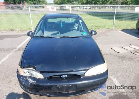 1999 Ford Escort Se from USA, damaged, VIN 1FAFP13P2XW135854